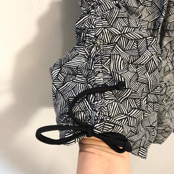 Athleta Black and White Swim Top - Picture 2 of 6